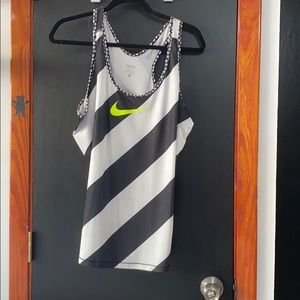 nike pro contrasting pattern neon logo tank
